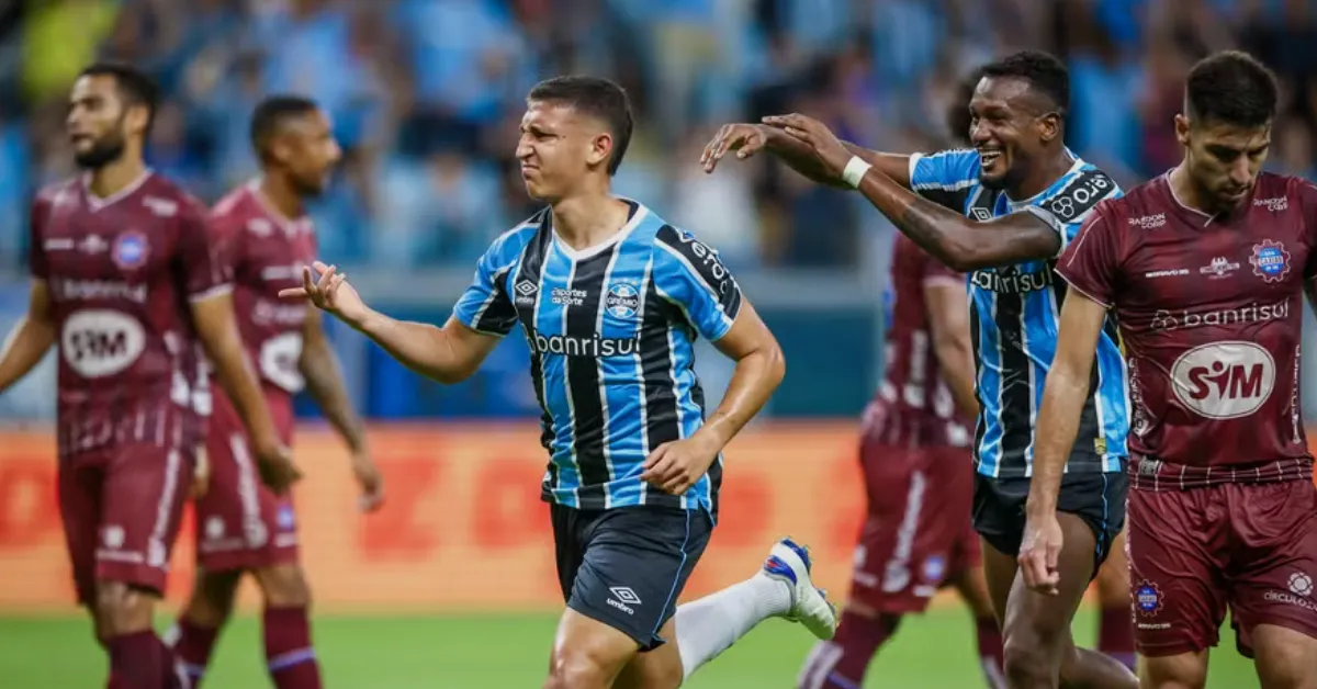 Grêmio vence com show de Arezo e adota nova concentração sob Quinteros